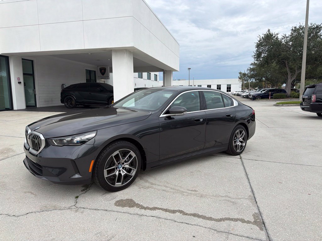 Used 2024 BMW i5 eDrive40i w/ Premium Package RWD image 3