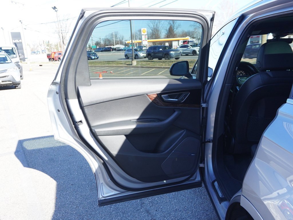 Used 2018 Audi Q7 3.0T Premium Plus w/ Premium Plus Package image 31