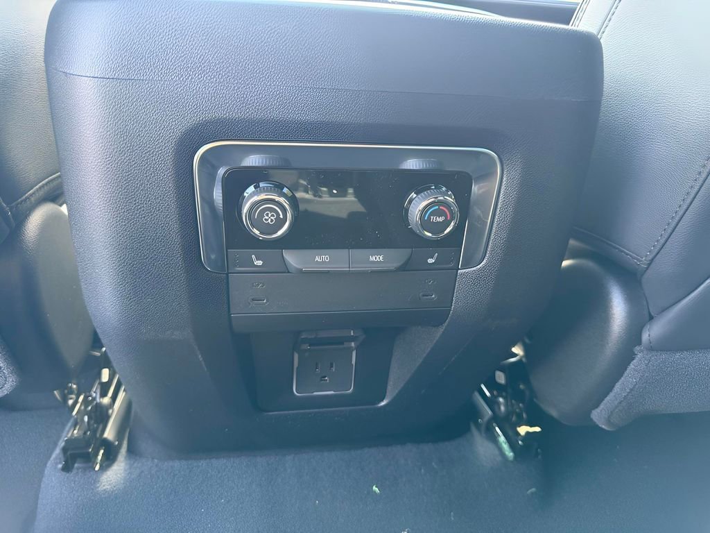 Used 2026 Chevrolet Suburban RST w/ Comfort Package image 17