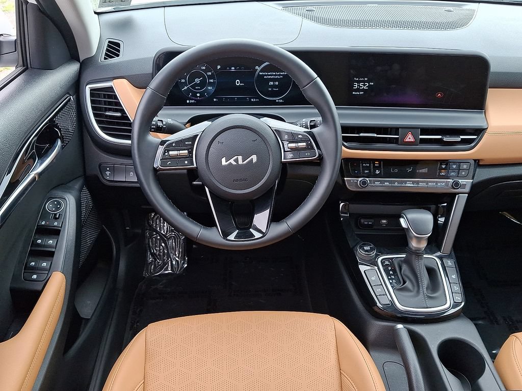 Certified 2026 Kia Seltos EX w/ EX Sunroof Package AWD/4WD image 12