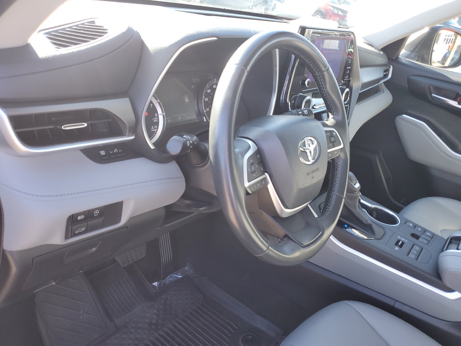 Used 2024 Toyota Highlander XLE AWD/4WD image 20