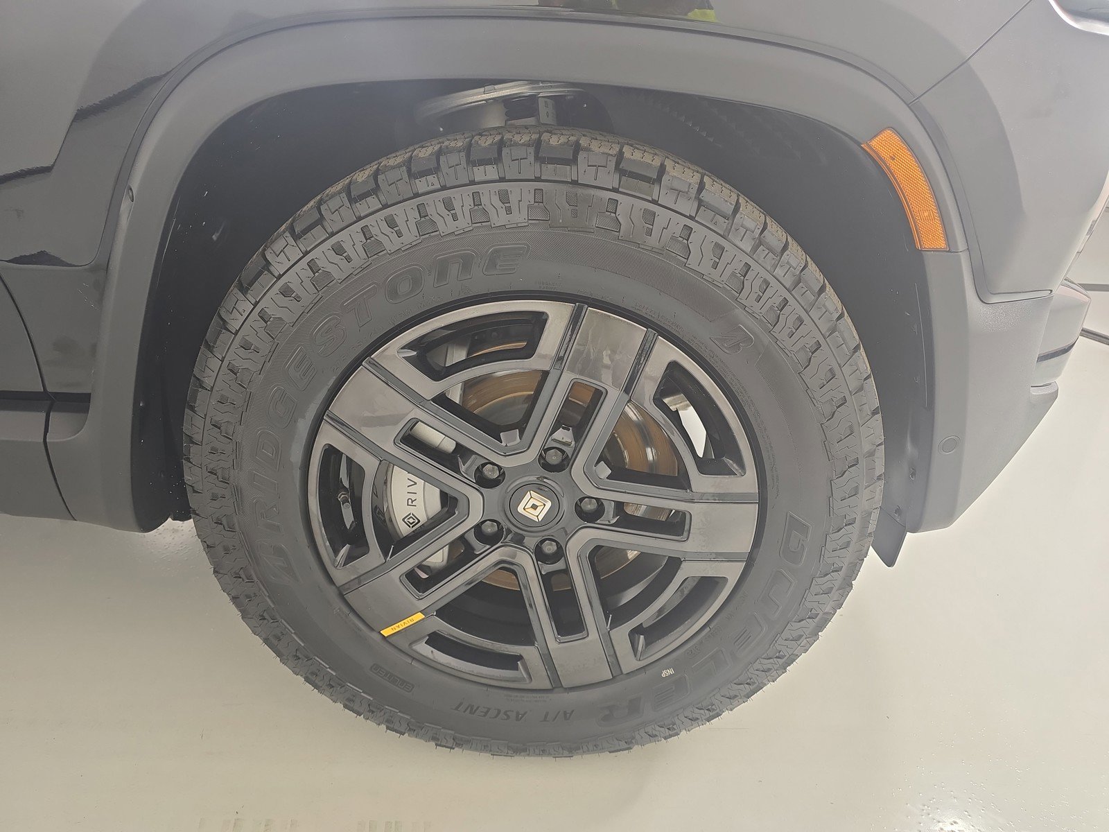 Used 2024 Rivian R1S Adventure AWD/4WD image 11