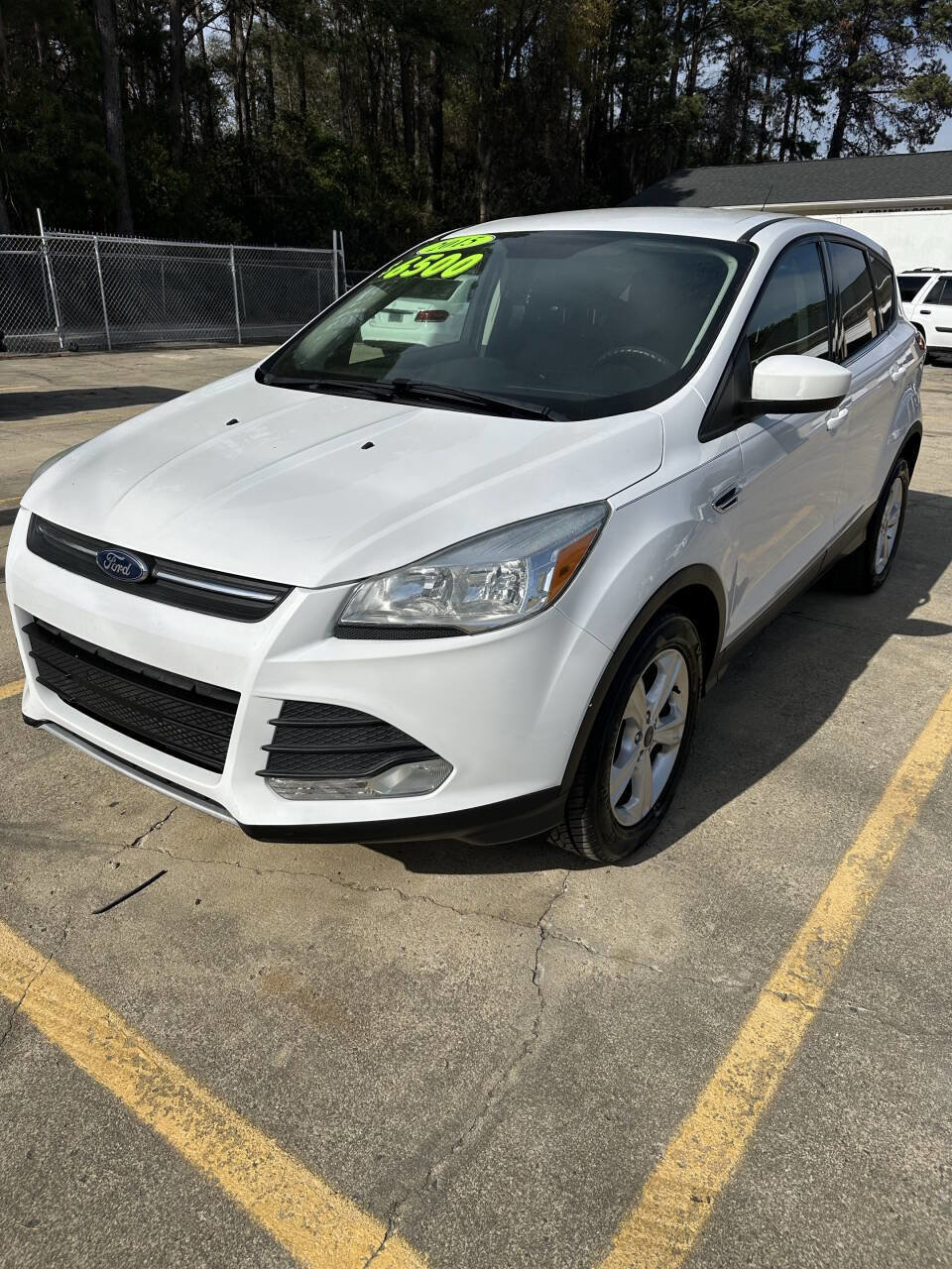 Used 2015 Ford Escape SE image 2