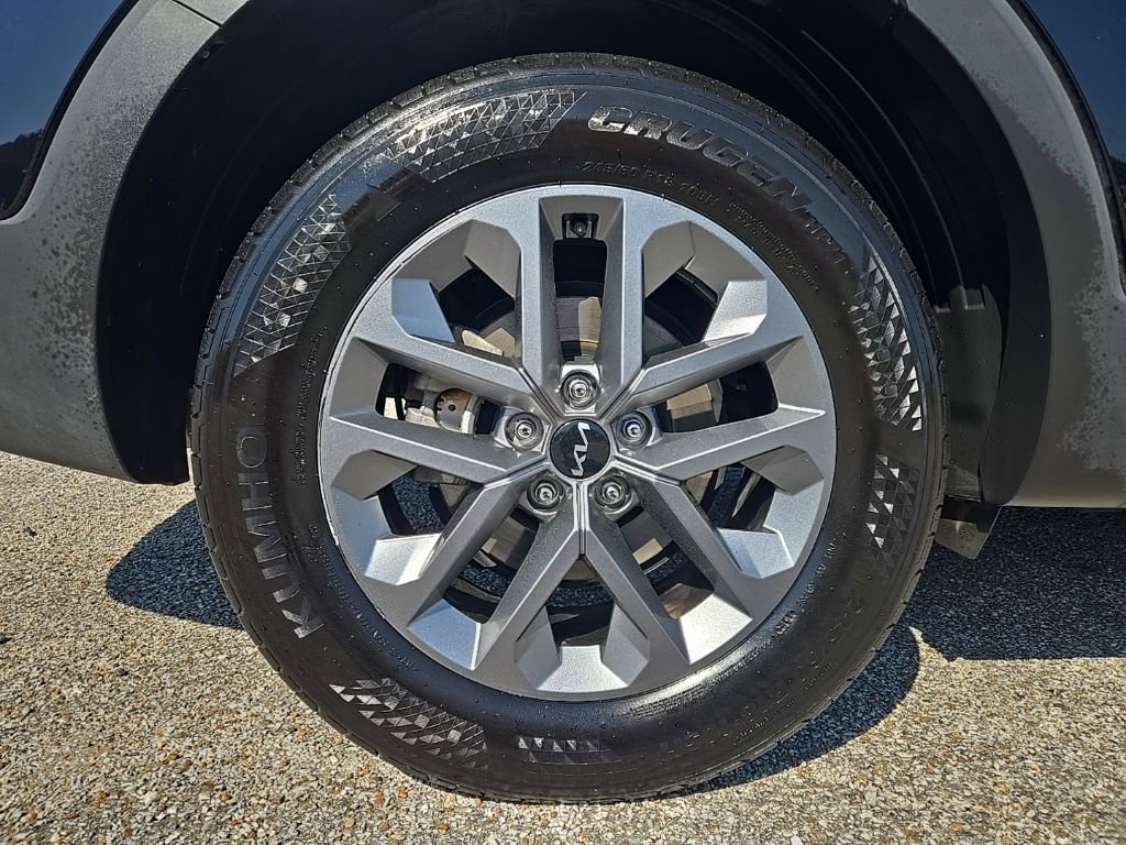 Used 2023 Kia Telluride LX image 29