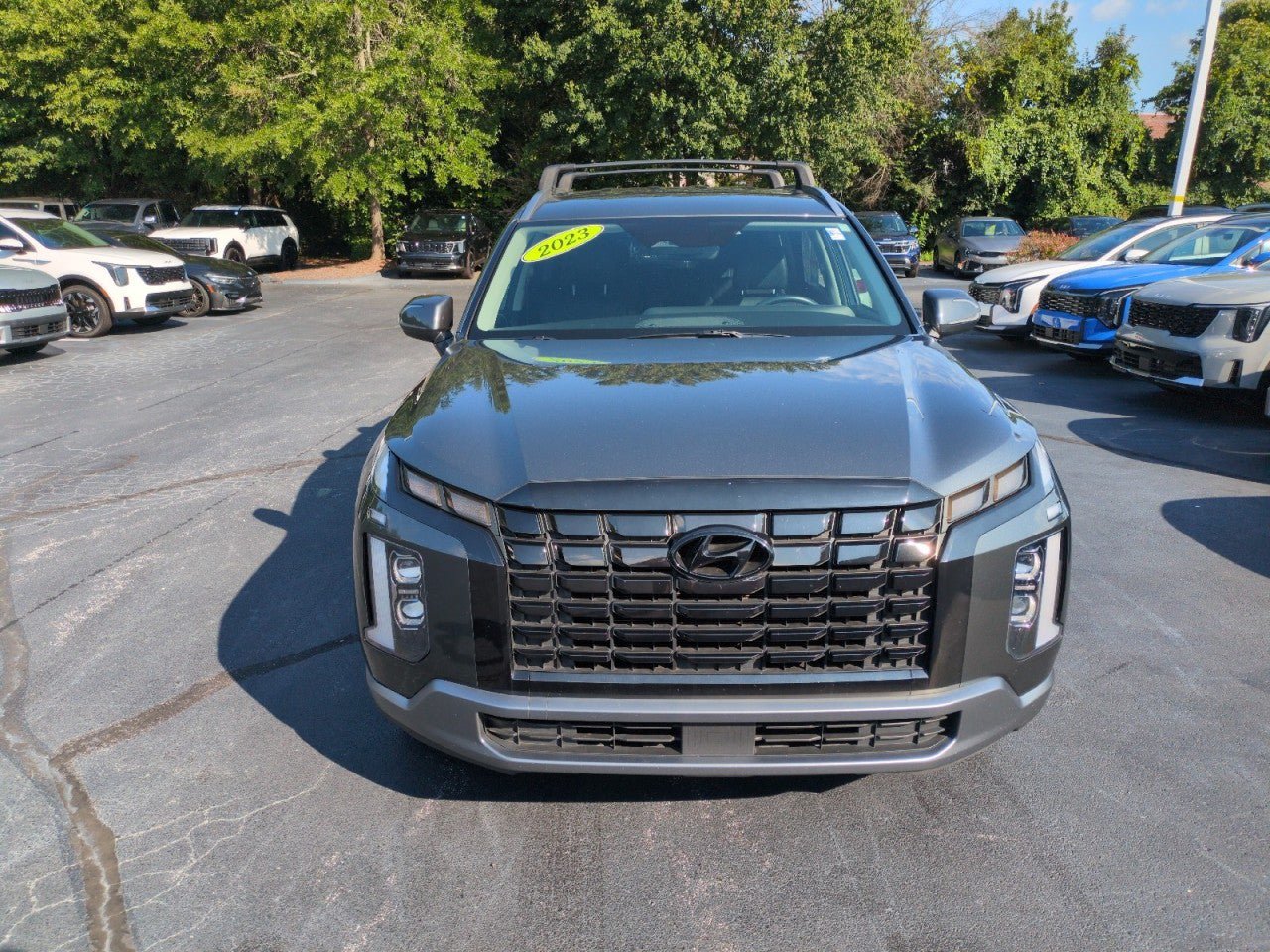 Used 2023 Hyundai Palisade SEL FWD image 2