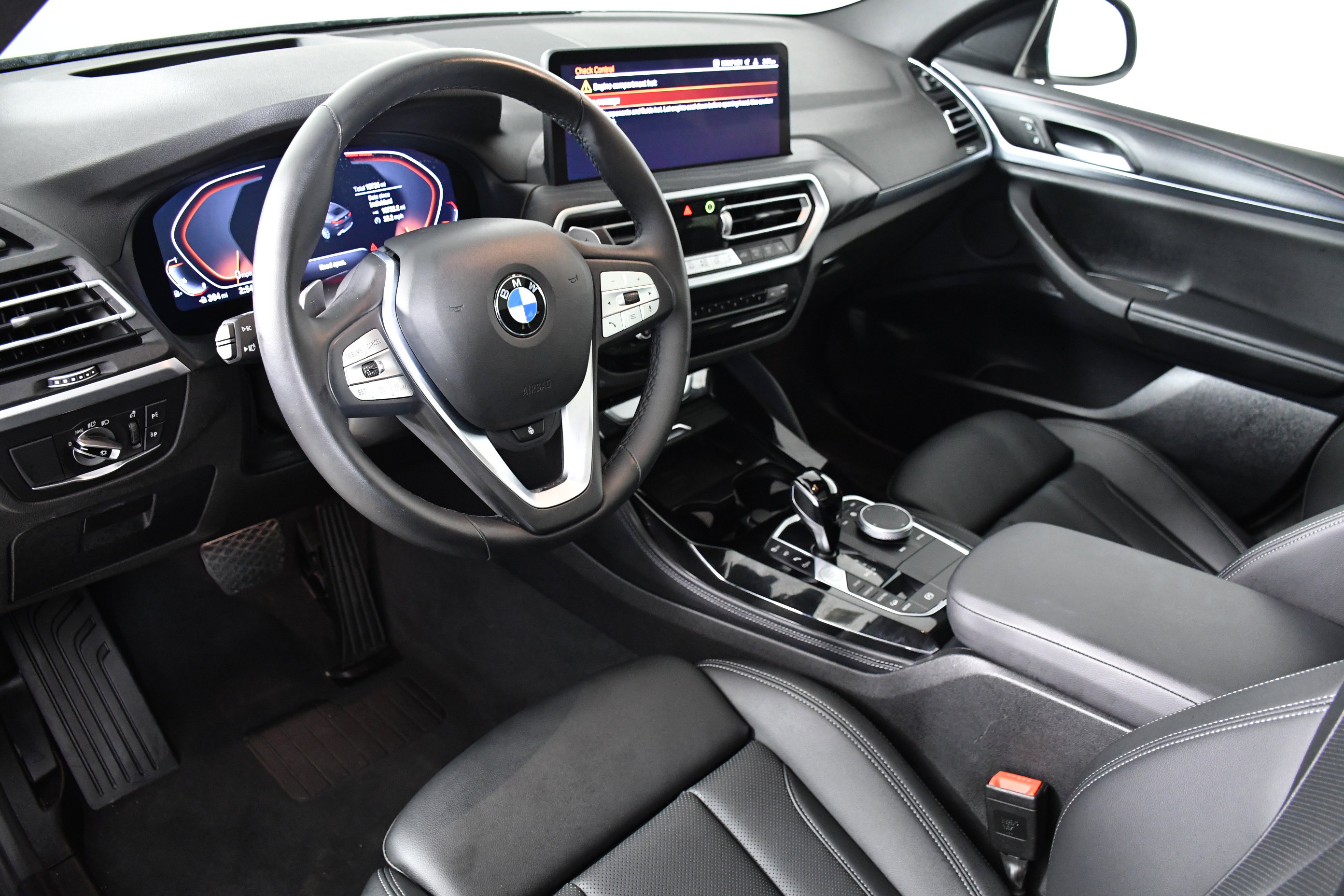 Used 2025 BMW X4 xDrive30i image 21