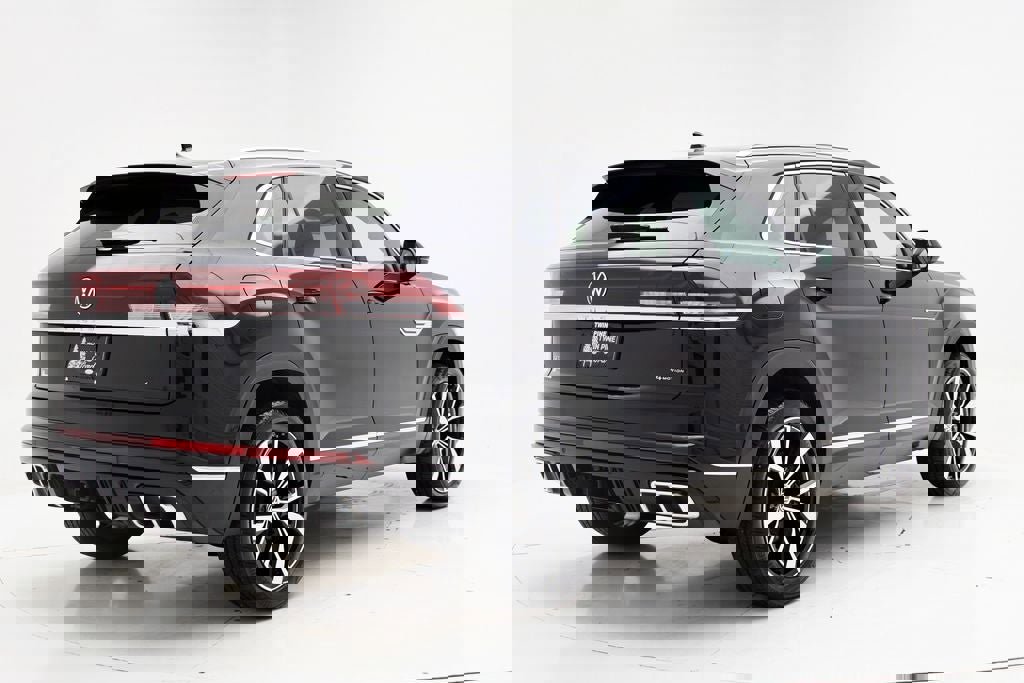 Used 2024 Volkswagen Atlas Cross Sport SEL Premium R-Line image 9