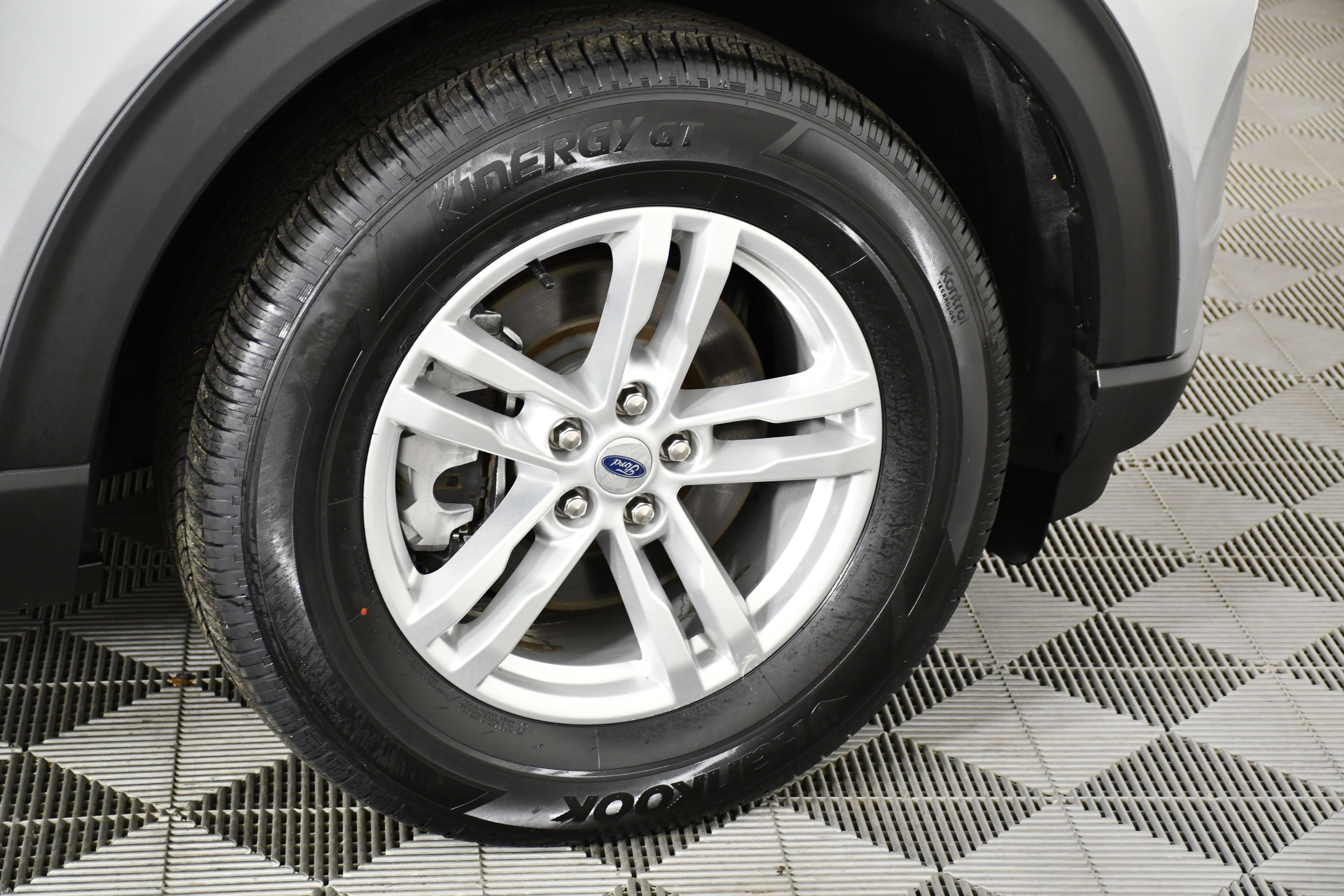 Used 2023 Ford Explorer XLT image 54