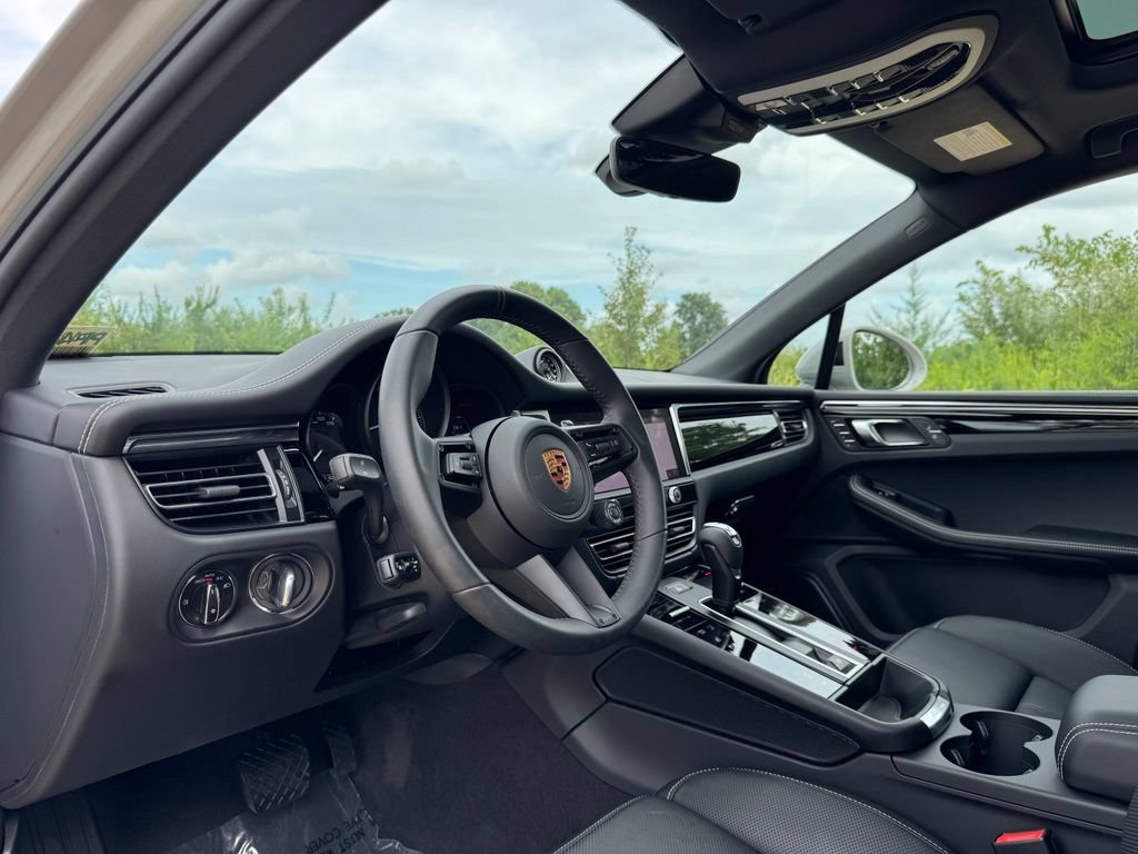 Used 2026 Porsche Macan AWD/4WD image 4