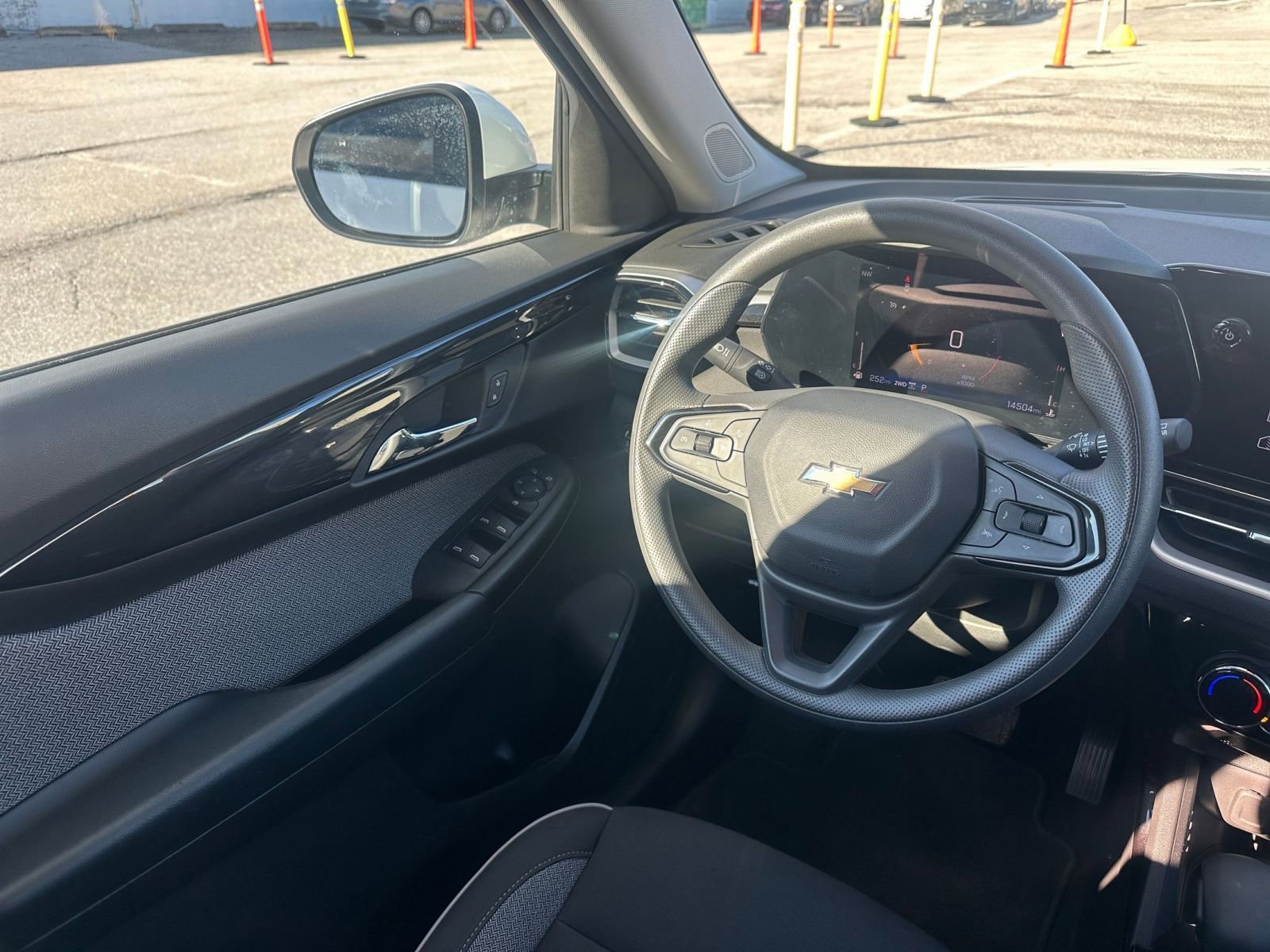 Used 2025 Chevrolet TrailBlazer LT w/ Driver Confidence Package image 32