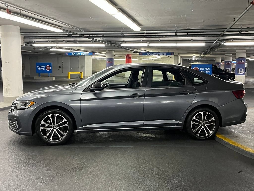 Used 2024 Volkswagen Jetta Sport FWD image 29