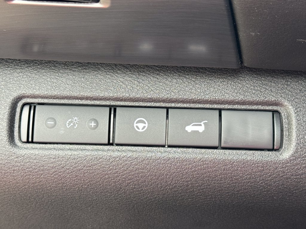 Used 2025 Nissan Pathfinder SL FWD image 14