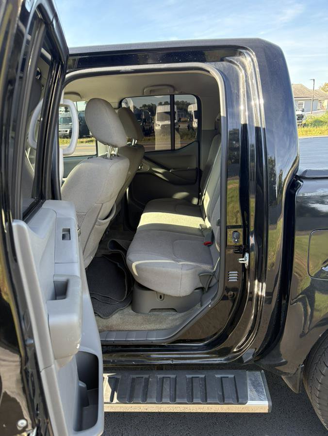 Used 2018 Nissan Frontier SV AWD/4WD image 12