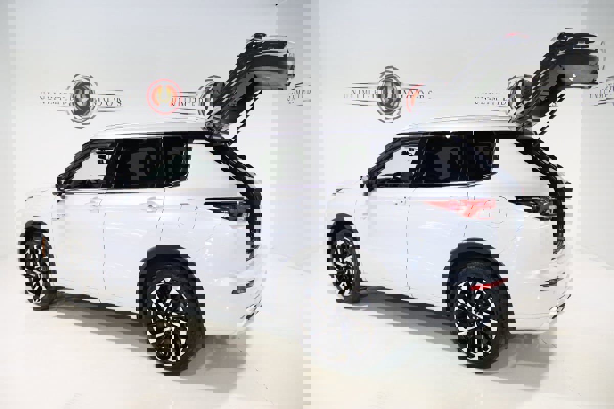 Used 2024 Mitsubishi Outlander 4WD Plug-In Hybrid image 32