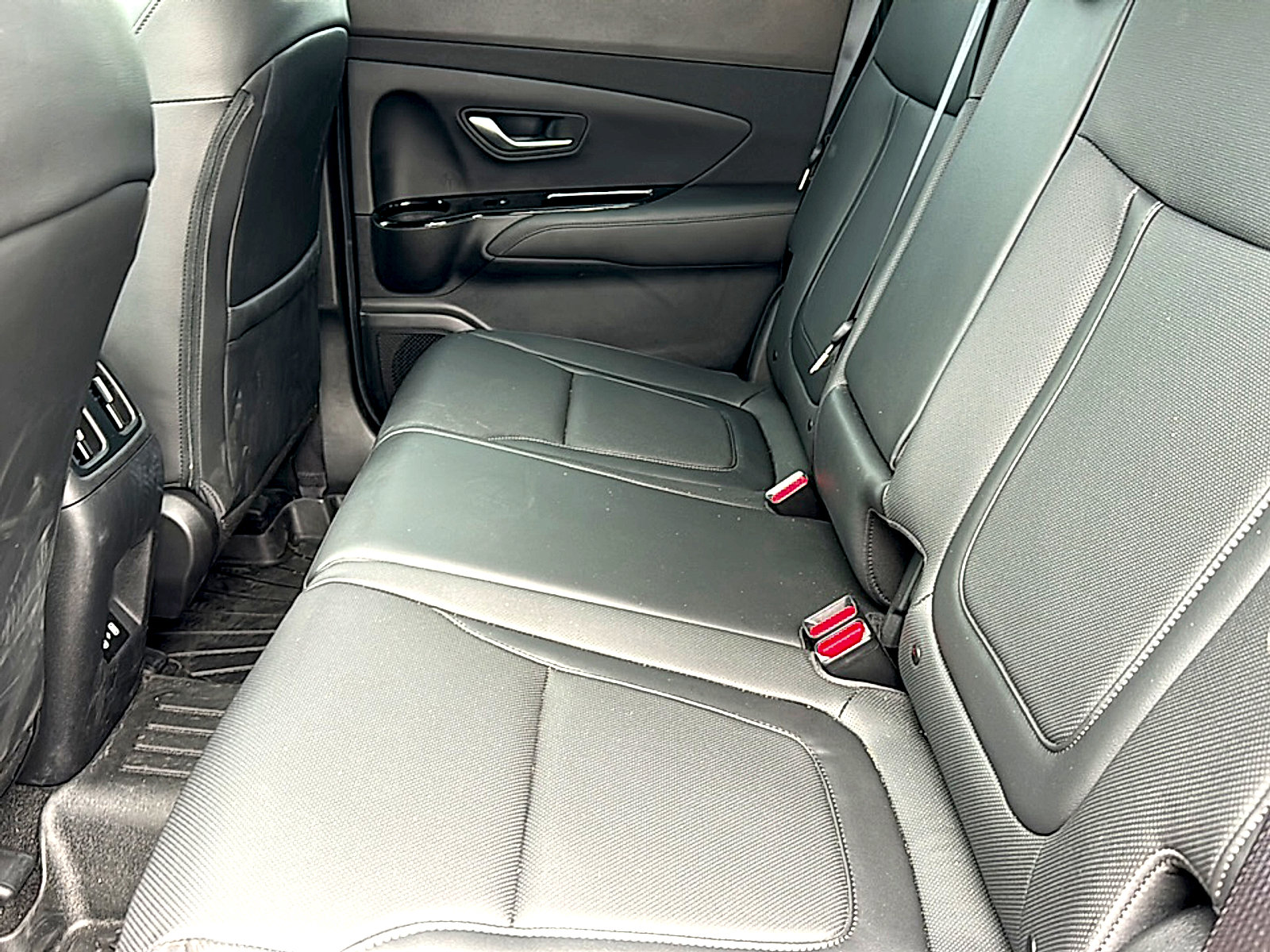 Used 2025 Hyundai Santa Cruz SEL FWD image 18