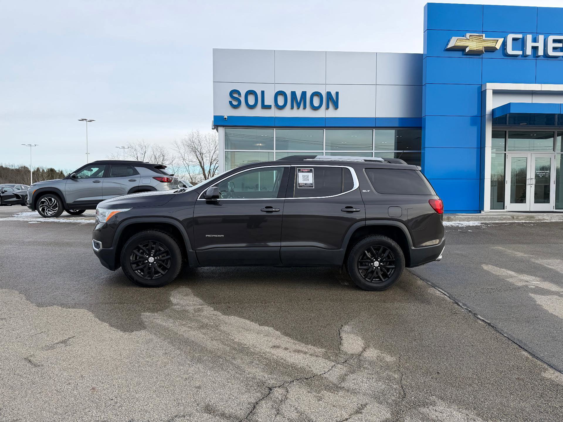 Used 2018 GMC Acadia SLT w/ LPO, Cargo Package image 2