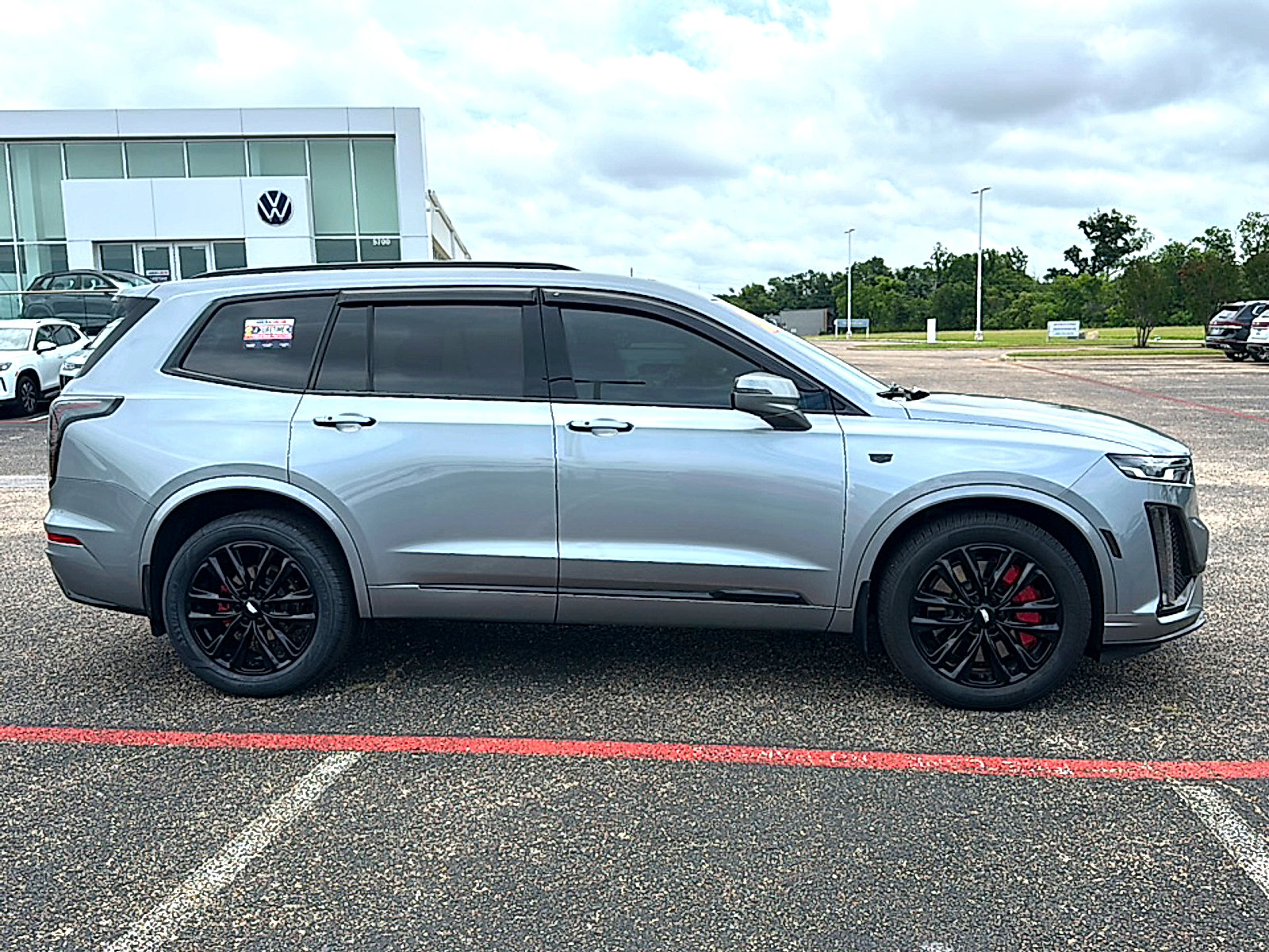 Used 2024 Cadillac XT6 Sport w/ LPO, Floor Liner Package AWD/4WD image 9