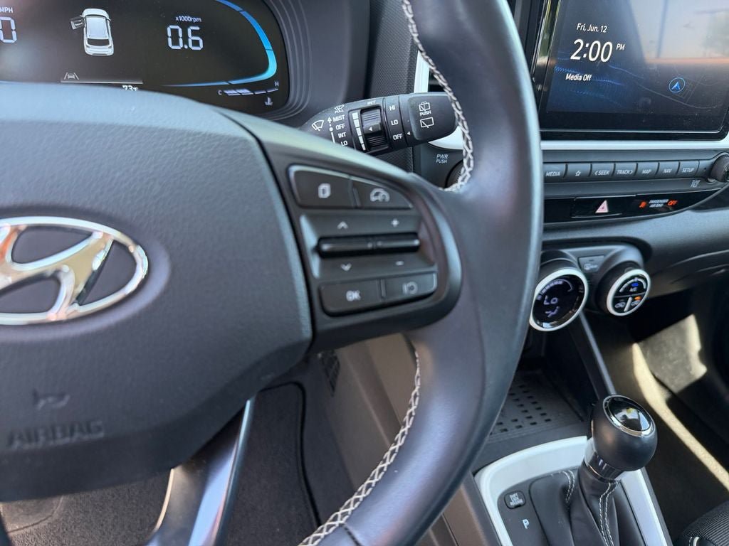 Used 2023 Hyundai Venue Limited FWD image 16