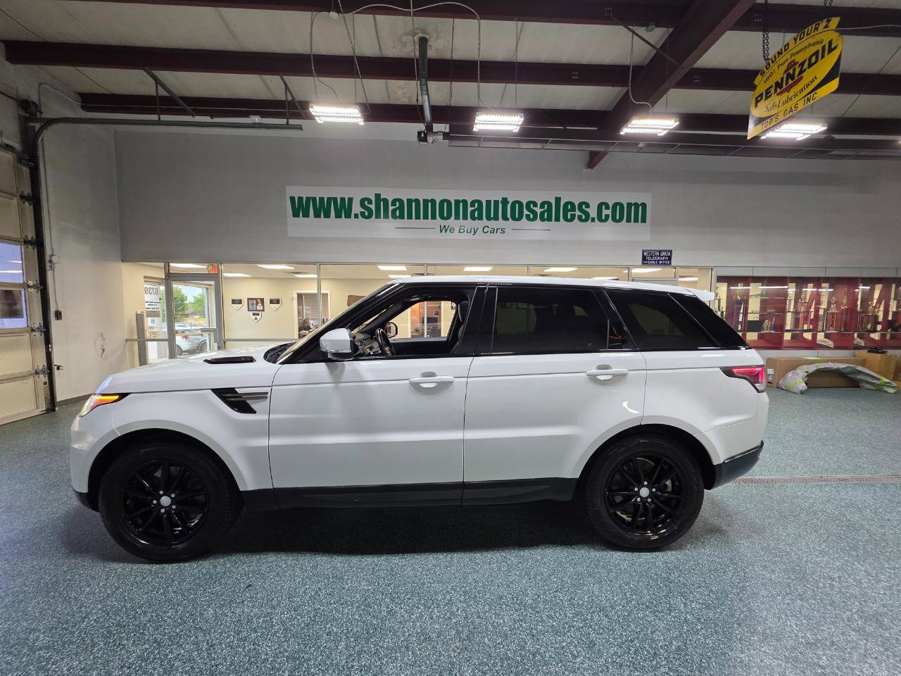 Used 2017 Land Rover Range Rover Sport SE AWD/4WD image 11