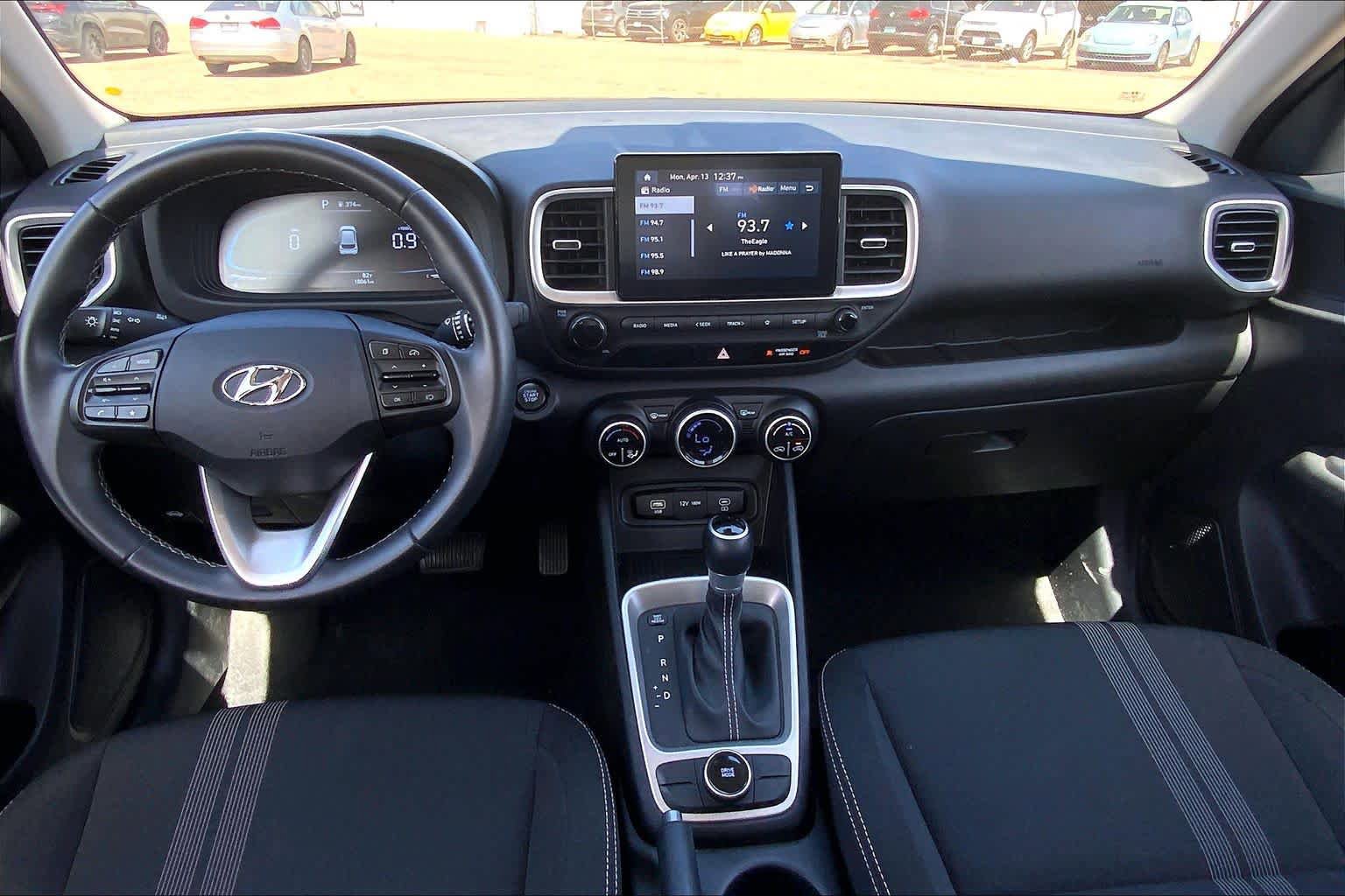 Used 2025 Hyundai Venue SEL FWD image 16