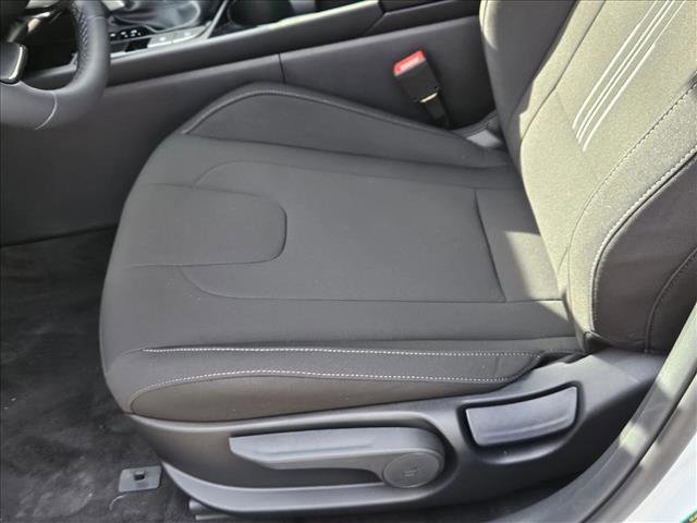 New 2026 Hyundai Elantra SEL Sport FWD image 4