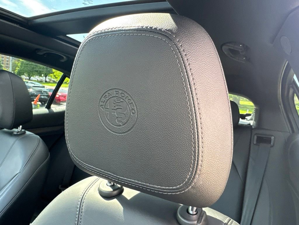 Used 2023 Alfa Romeo Stelvio Ti AWD/4WD image 32