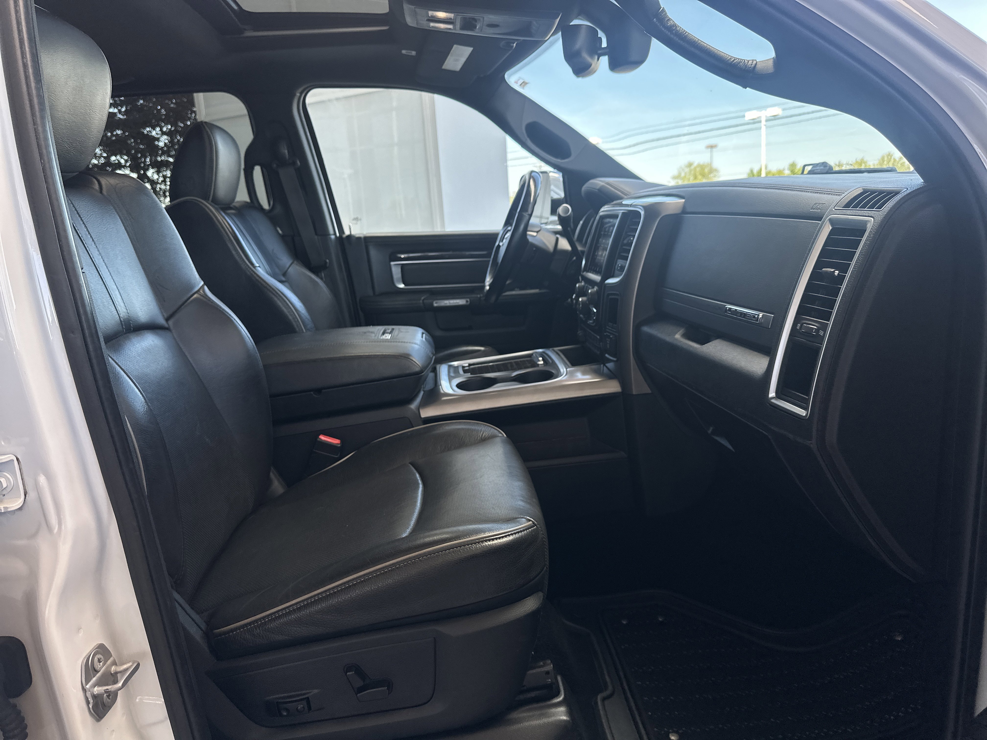 Used 2018 RAM 3500 Laramie Longhorn image 16
