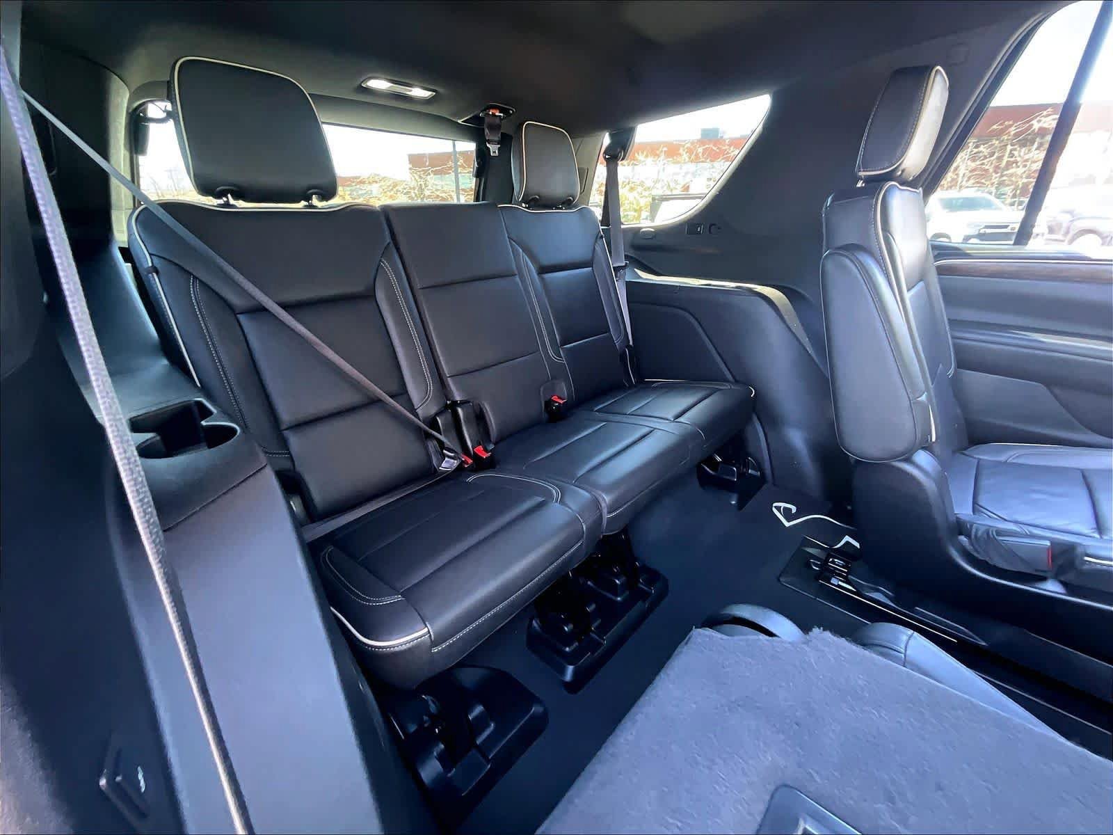 Used 2024 Chevrolet Tahoe Premier AWD/4WD image 16