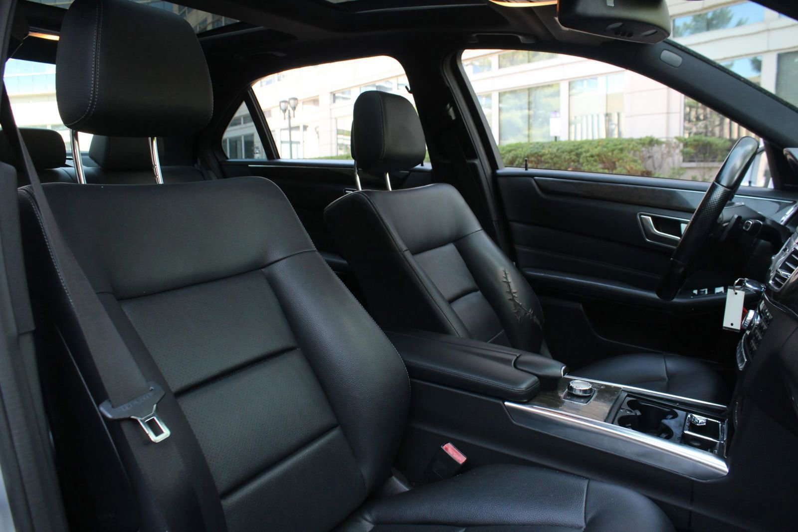 Used 2014 Mercedes-Benz E 350 4MATIC Sedan w/ Premium 1 Package image 27