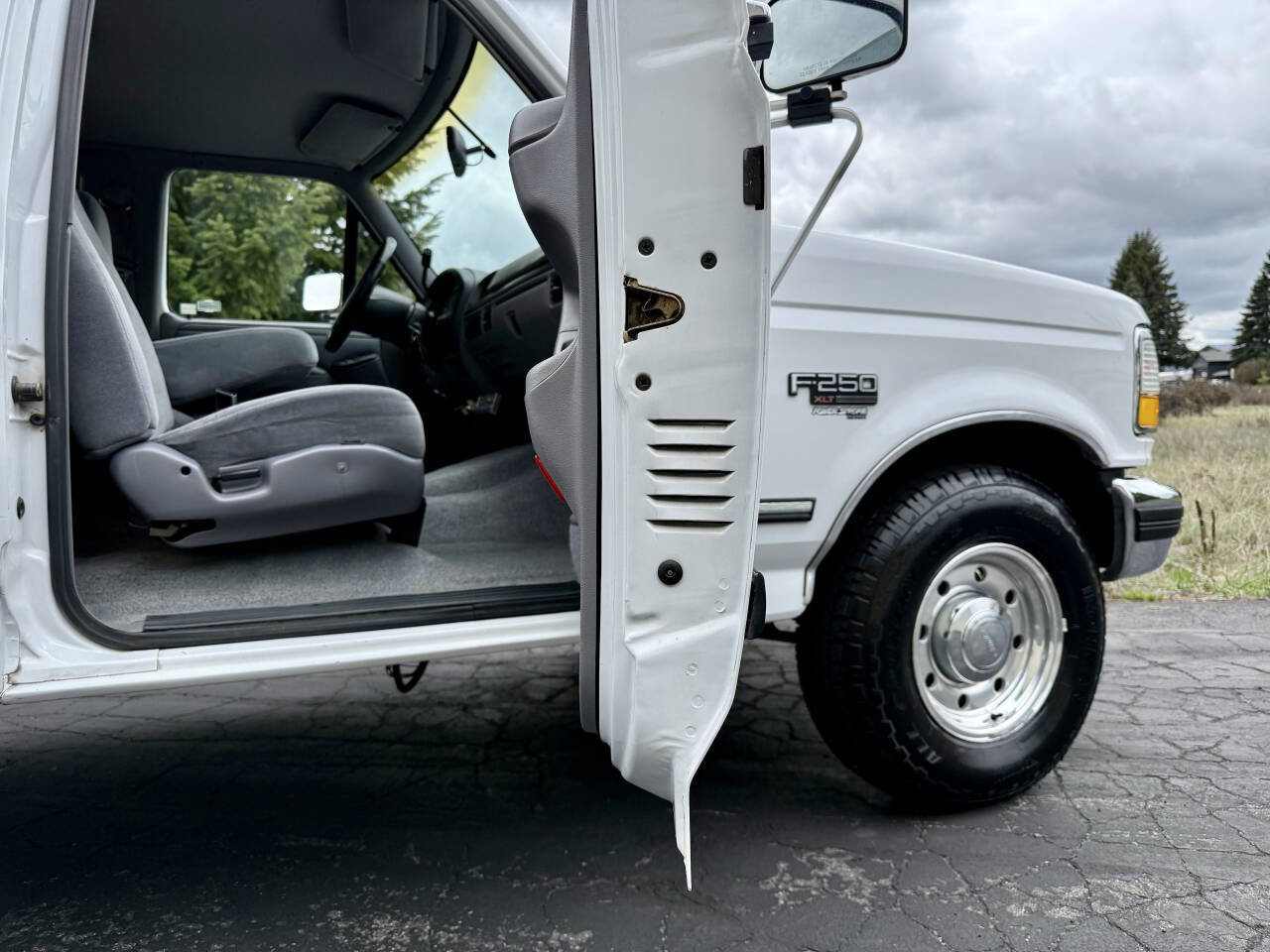 Used 1995 Ford F250 XLT image 43