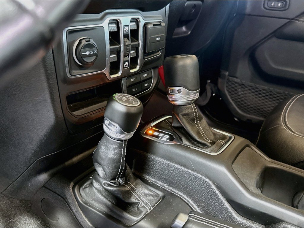 Used 2023 Jeep Wrangler Unlimited Sahara w/ Cold Weather Group AWD/4WD image 18