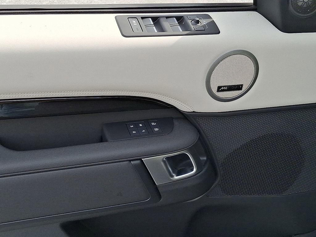 New 2026 Land Rover Discovery S image 8