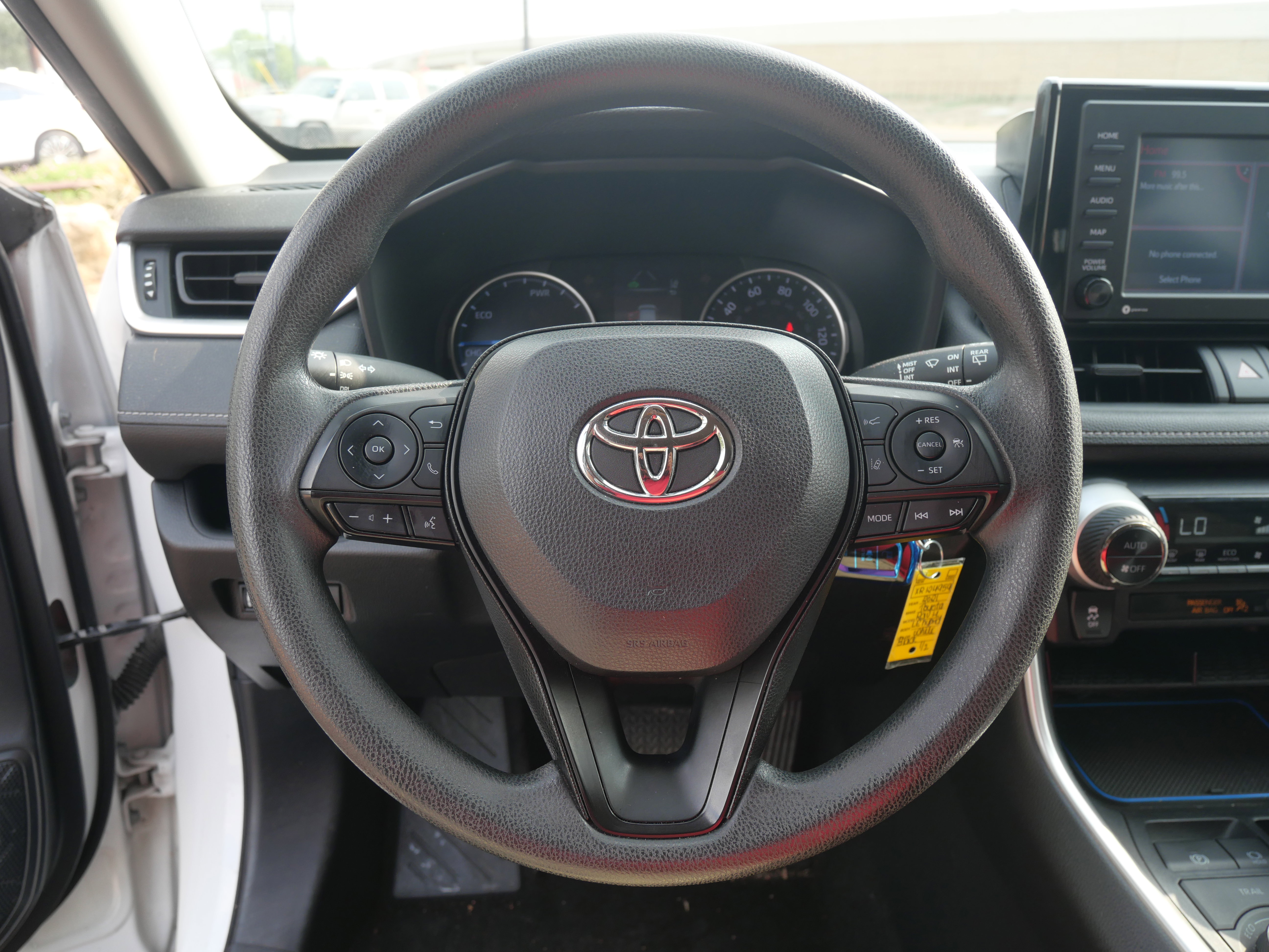 Used 2021 Toyota RAV4 LE image 10