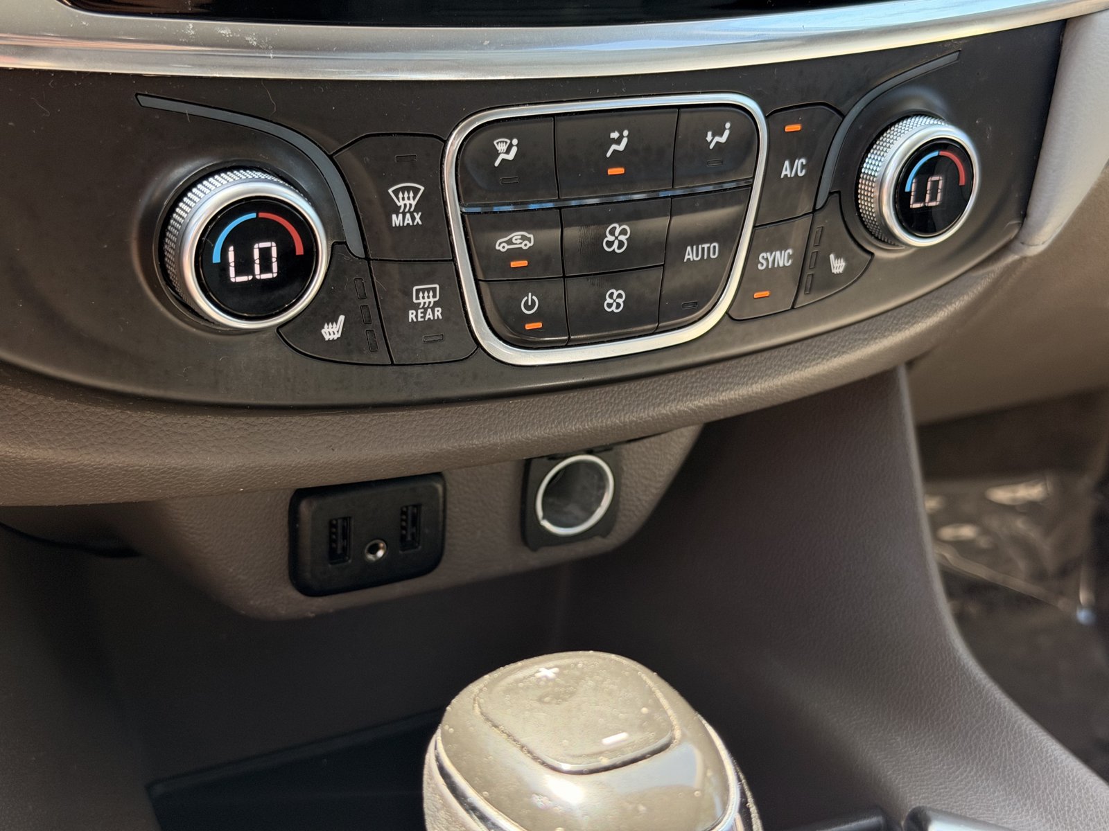 Used 2019 Chevrolet Traverse LT FWD image 36