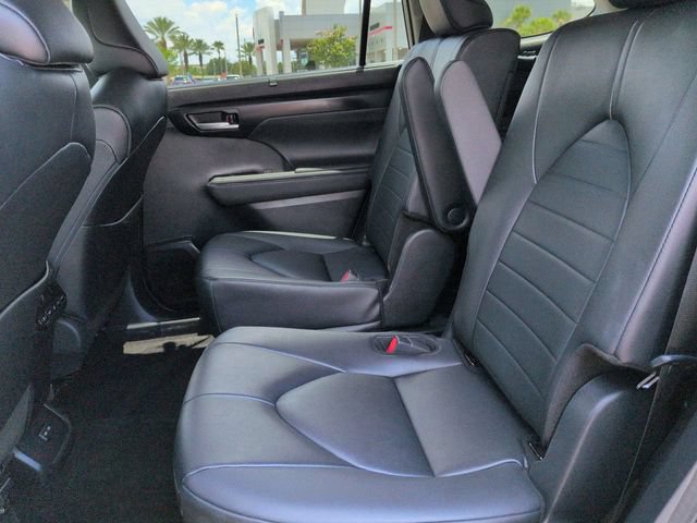 Certified 2024 Toyota Highlander XLE FWD image 14