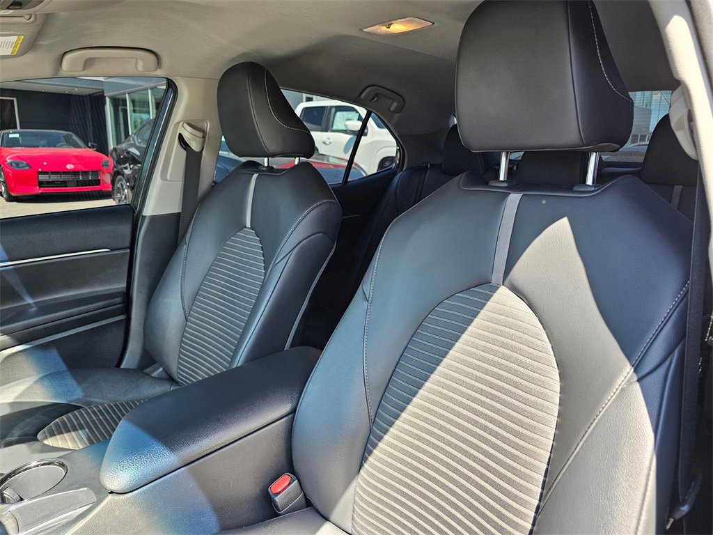 Used 2020 Toyota Camry SE image 17