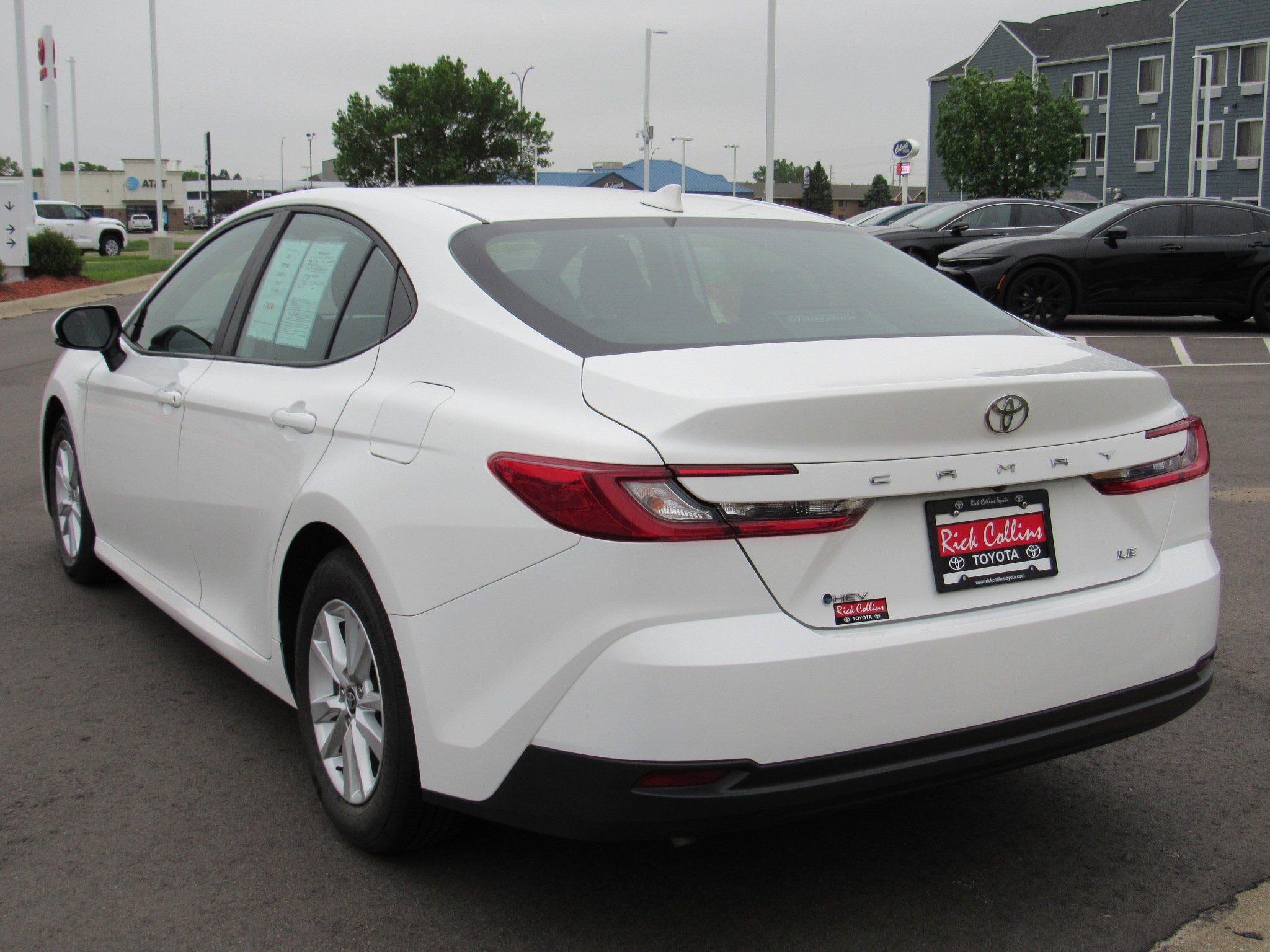 Used 2025 Toyota Camry LE FWD image 8