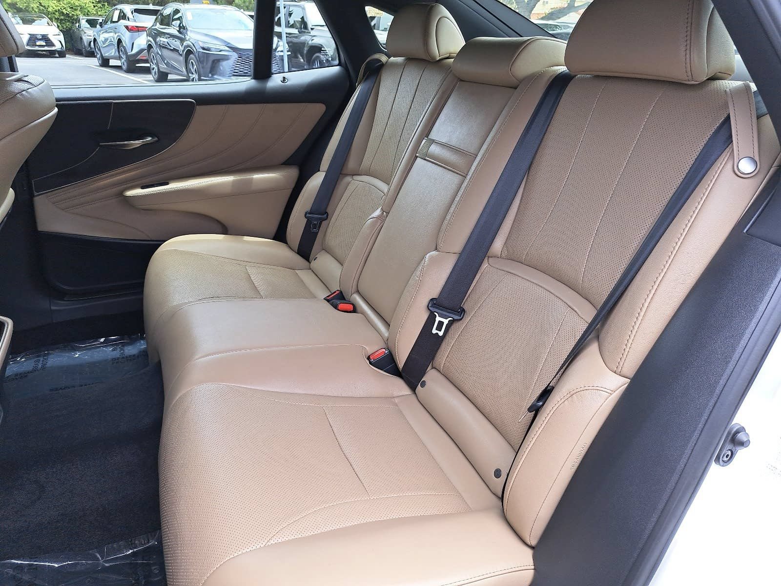 Used 2023 Lexus LS 500 w/ Accessory Package (Z1) RWD image 14