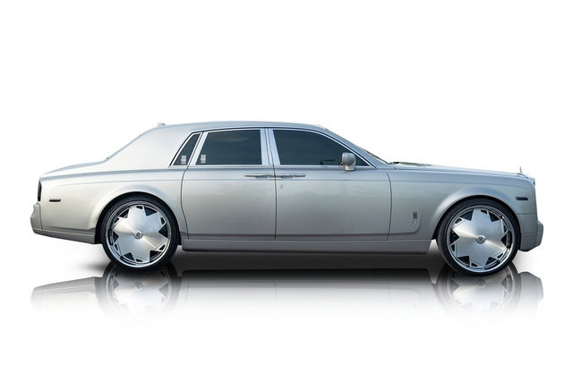 Used 2005 Rolls-Royce Phantom Sedan RWD image 2