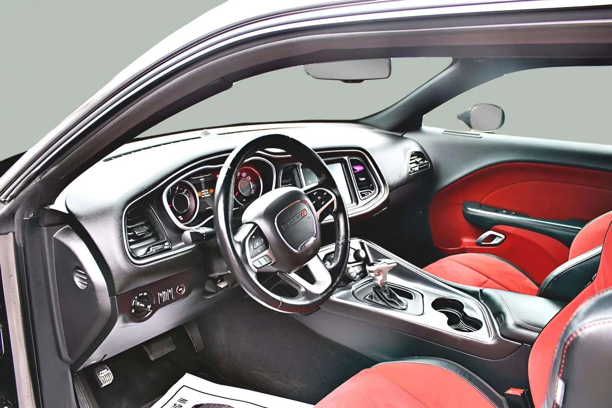 Used 2015 Dodge Challenger R/T Plus image 10