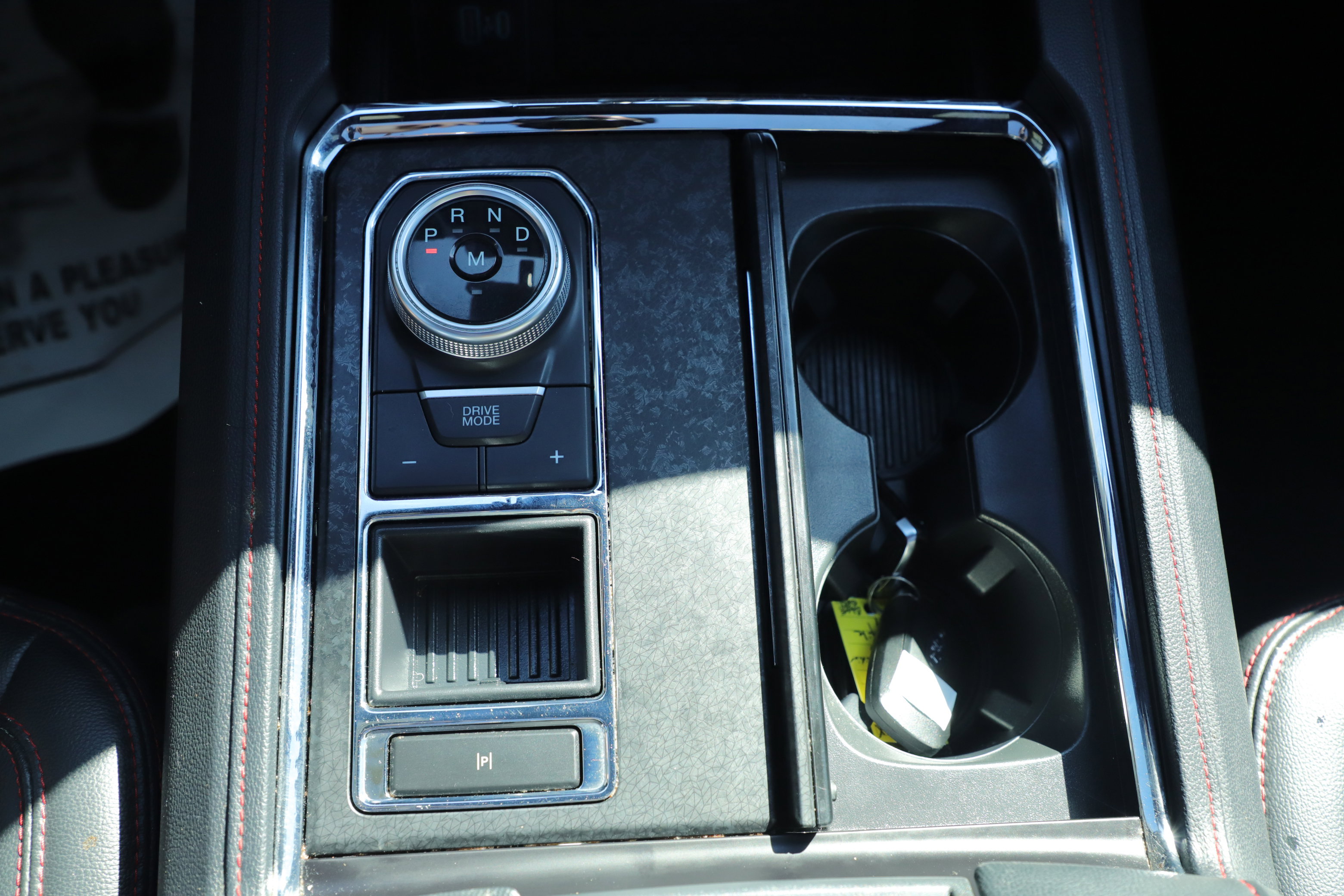 Used 2022 Ford Expedition Limited image 9