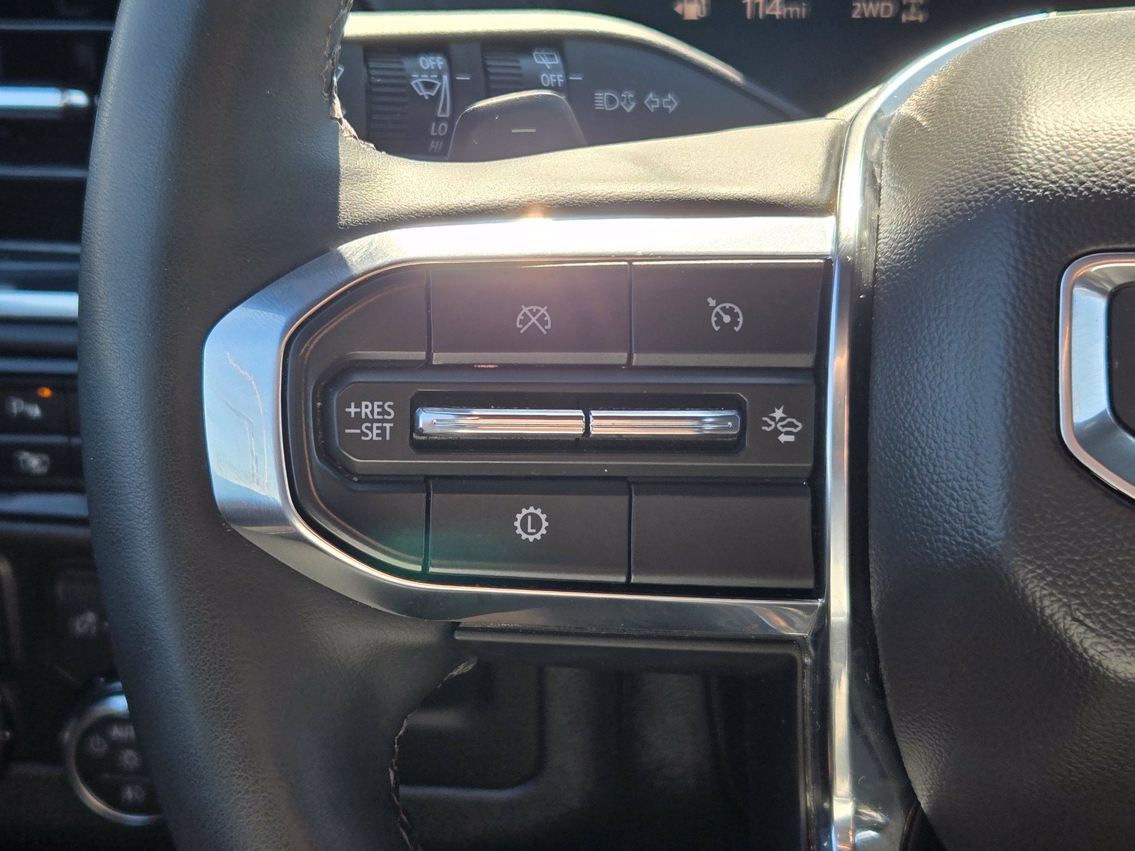 Used 2025 GMC Yukon Denali AWD/4WD image 26