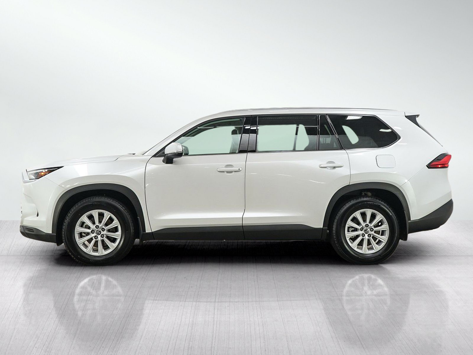Used 2024 Toyota Grand Highlander AWD image 2