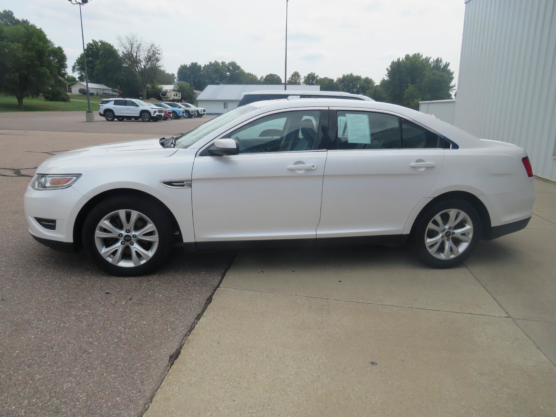 Used 2011 Ford Taurus SEL w/ 201A Rapid Spec Order Code FWD image 1