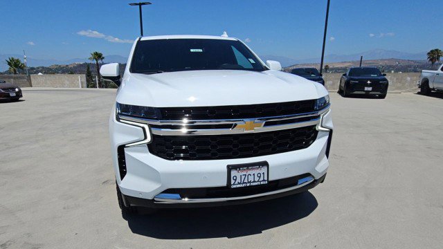 Used 2023 Chevrolet Suburban LS RWD image 3