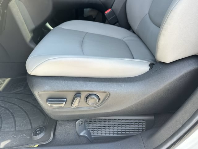 Used 2026 Toyota Sienna XLE FWD image 28