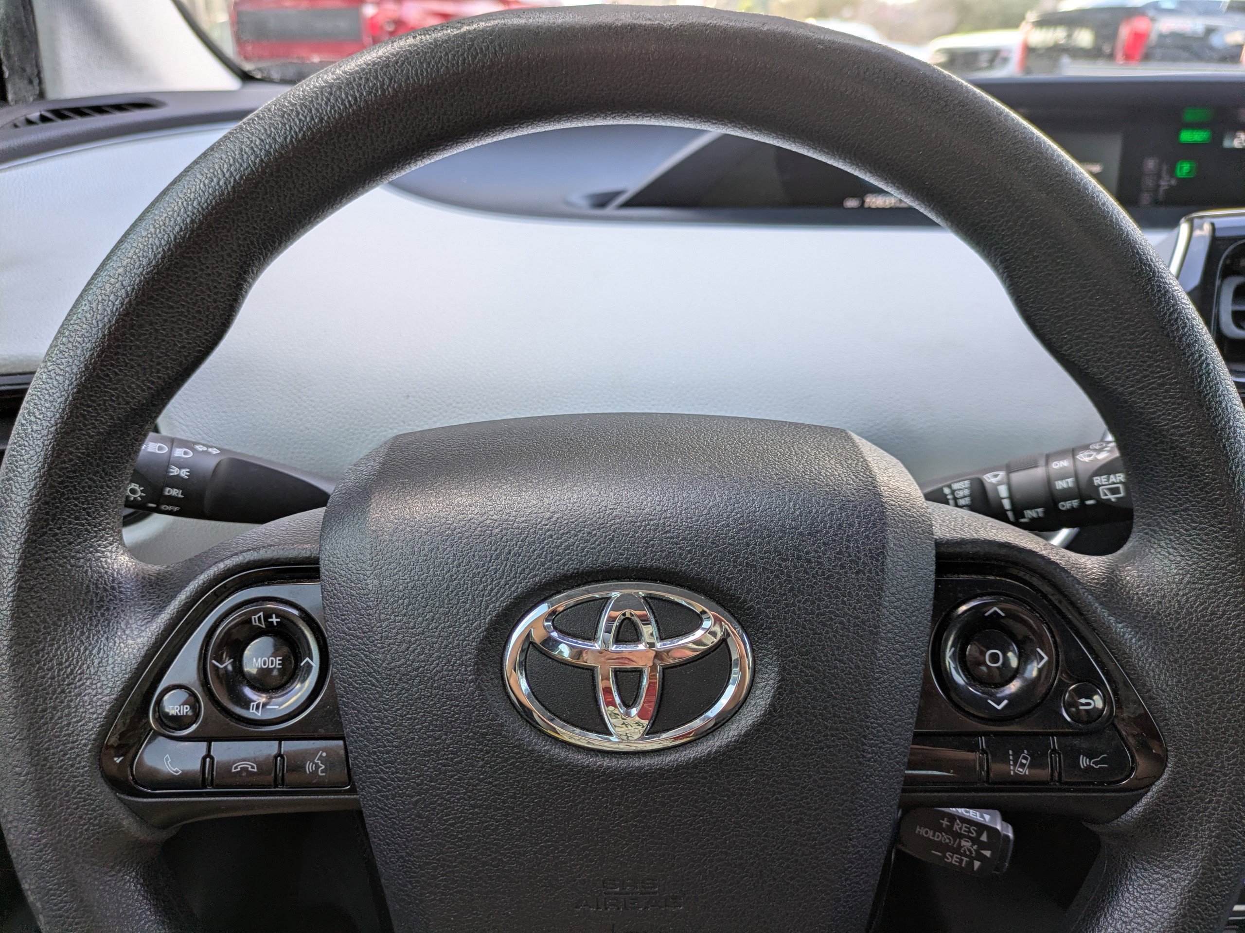 Used 2020 Toyota Prius LE image 28