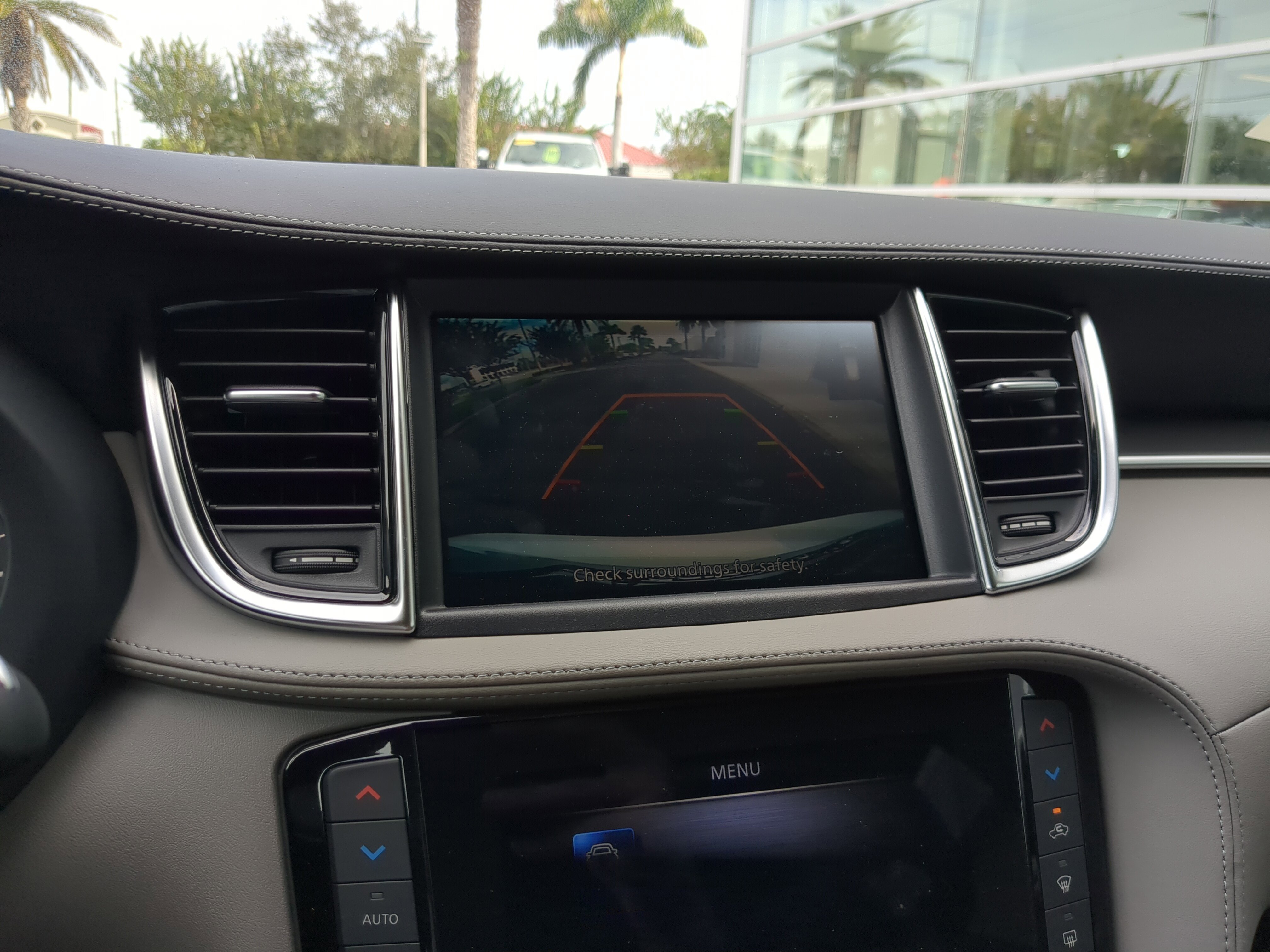 New 2025 INFINITI QX50 Luxe image 24