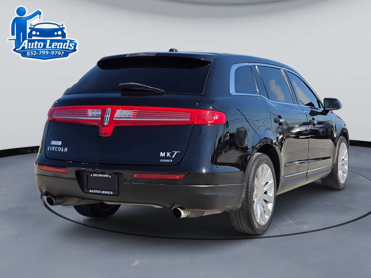 Used 2016 Lincoln MKT AWD image 5