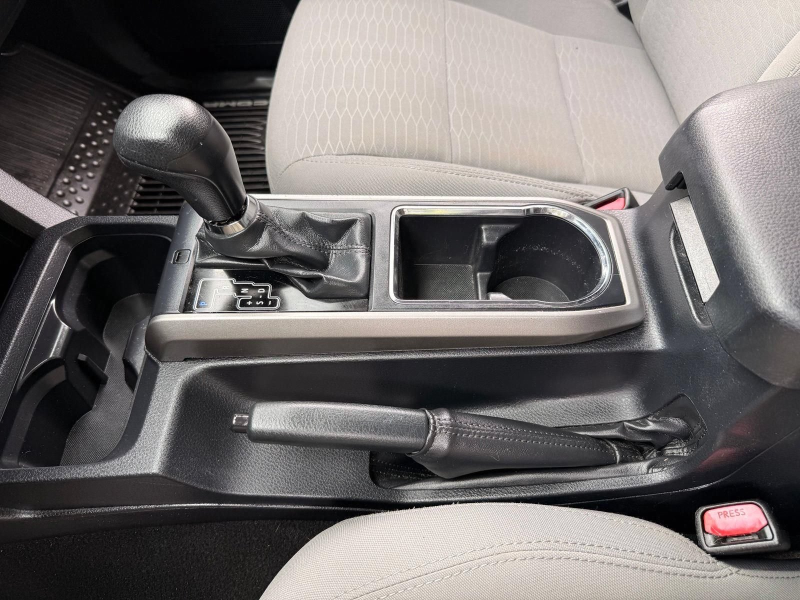 Used 2018 Toyota Tacoma SR5 RWD image 41